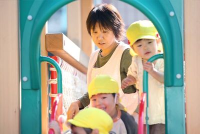 こども達と園庭やお部屋で遊んだり、おやつを食べたり等ゆっくりと過ごせる幼稚園