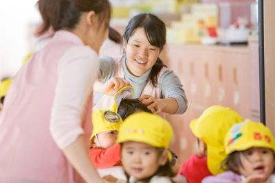 残業もほとんどなく、夏休みなど長期休みもしっかりある小規模な幼稚園