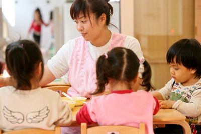 子ども達の遊びの中で様々な気付きを大切にしている認可保育園