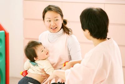 子育て中の30代・40代の先生も多いため、お休みなどもお互いに協力し合える環境の認可保育園