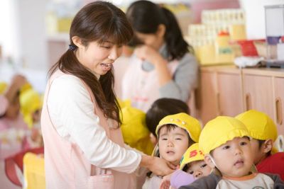 家事や子育てと両立しながら勤務している先生も多い幼稚園