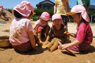 【埼玉県 さいたま市緑区(浦和美園駅)】 泥んこ遊び等たくさん遊んで、のびのびと保育をしている認可保育園