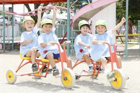 季節に応じた活動やお友達との関りや遊びを通して学ぶことも大切にしている幼稚園