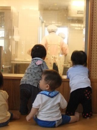 他にも栄養士や調理師もいるため集団調理や学校給食の調理経験がない未経験者も歓迎している認可保育園