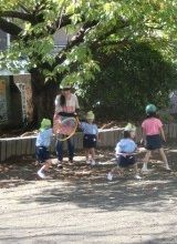 夏休みや冬休みなど長期休暇中はお休みのため子育てと両立しやすい幼稚園