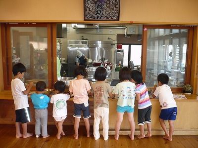 自園給食で子ども達の給食を作る認可保育園